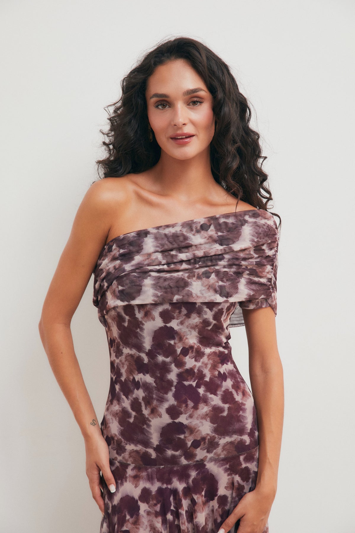 Vestido midi tul berenjena estampado