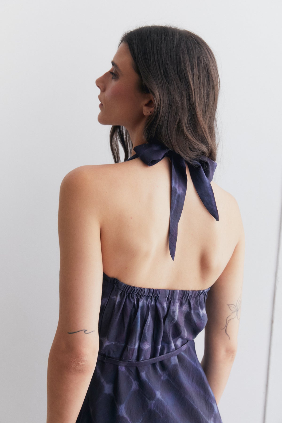 Vestido halter estampado azul marino
