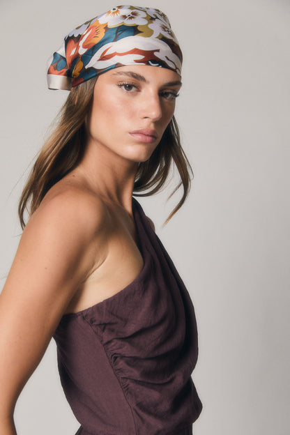 Vestido midi de un hombro berenjena